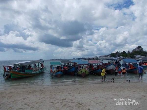 Cantiknya Pantai di Pulau Lengkuas Belitung