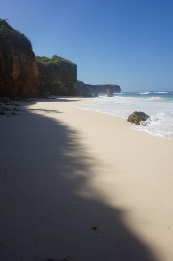 Cantiknya Pantai Mbawana di Sumba