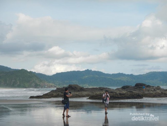 Cantiknya Pantai Rajegwesi Seperti dalam Mimpi