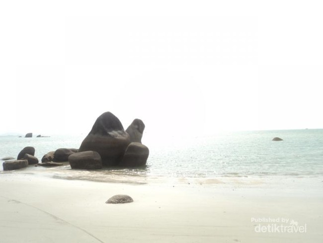 Cantiknya Pantai Romodong di Bangka Utara