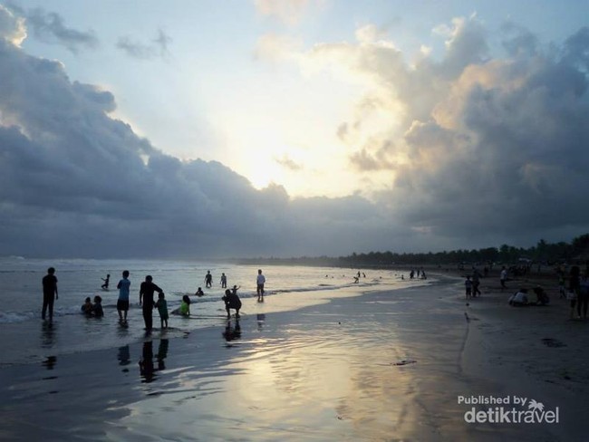 Cantiknya Sore di Pantai Pangandaran