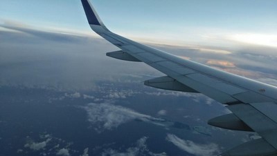 Cantiknya Sorong dari Sayap Pesawat