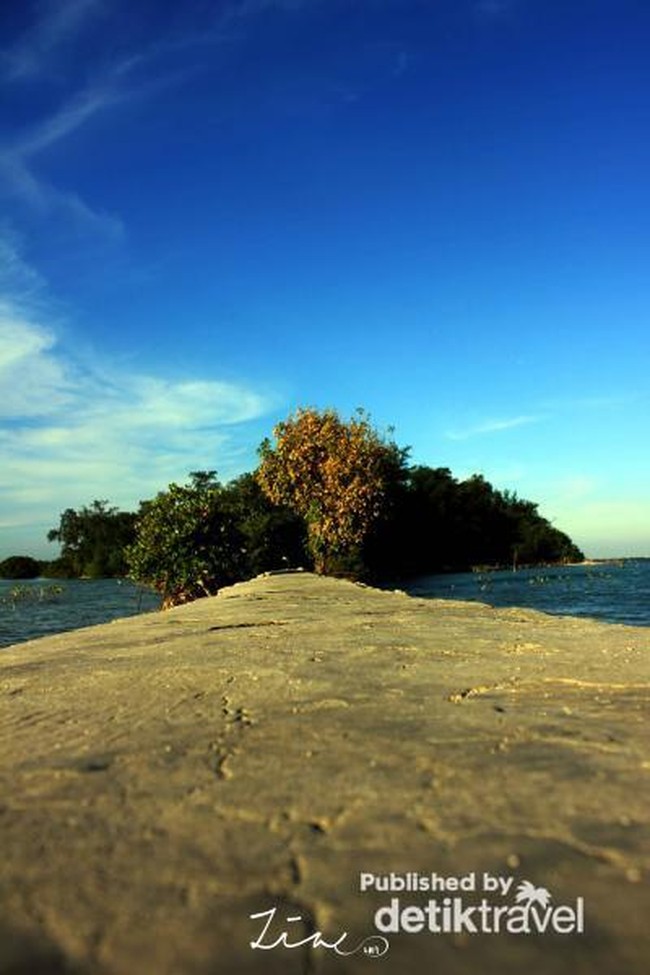 Cantiknya Sunrise dan Sunset di Ujung Jakarta