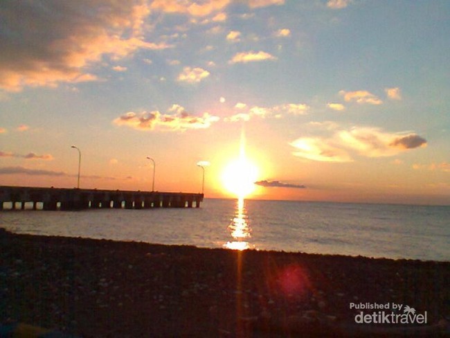 Cantiknya Sunset di Moru, Alor
