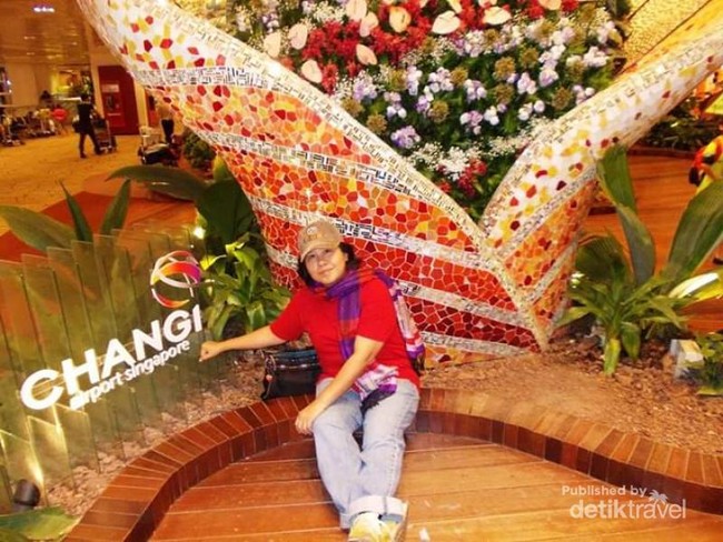 Cantiknya Taman Mungil Bandara Changi Singapura
