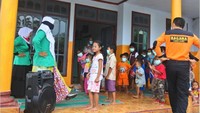 Trauma healing bagi anak-anak lereng Gunung Semeru.