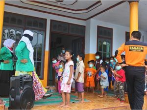 Cara Agar Anak-anak di Lereng Semeru Tetap Ayem Pasca Erupsi