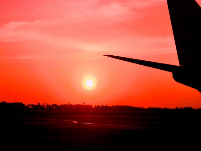 Cari Spot Sunset Keren? Coba dari Pesawat