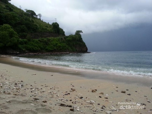 Cerah atau Mendung, Pantai Senggigi Tetap Cantik!