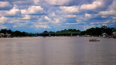 Coba Deh, Naik Perahu di Sungai Kapuas Sintang