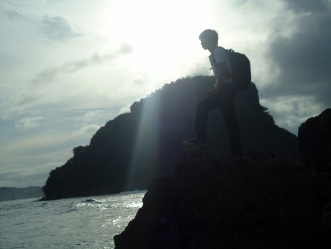 Coba Menghargai Alam di Pantai Gua Cina