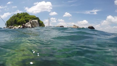 Coba Tebak, Pantai Cantik Ini Ada di Mana?