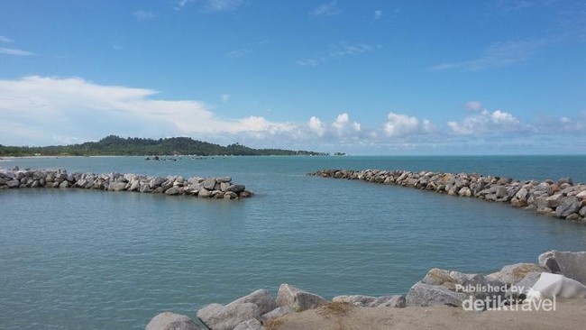 Cuma di Bangka, Ada Pantai Berdinding