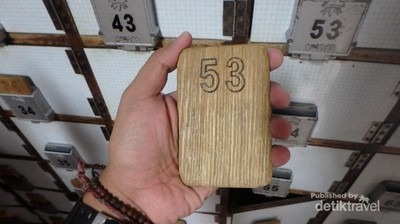 Cuma di Jepang, Kunci Loker Pakai Potongan Kayu!