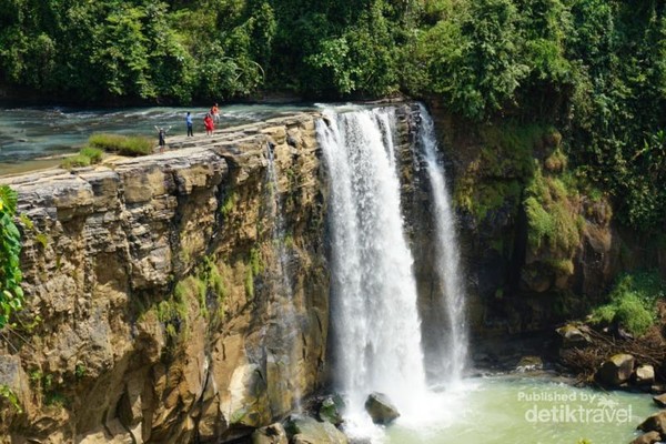 Curug Awang di Geopark Ciletuh