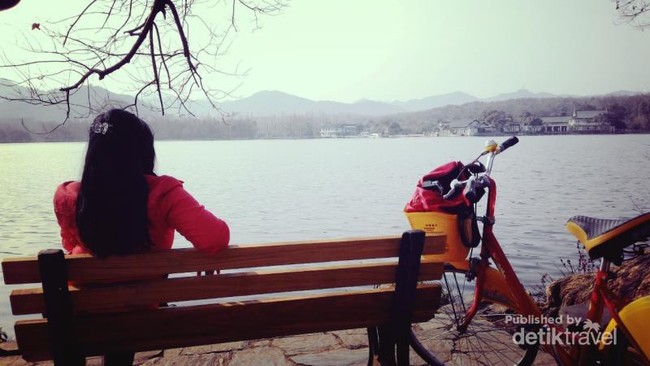 Danau di Tiongkok yang Punya Legenda Siluman Ular Putih