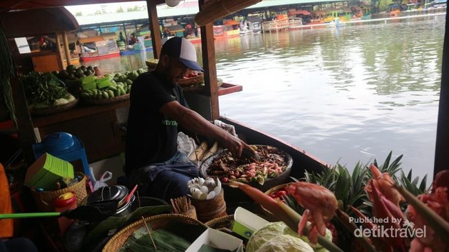 Deretan Keseruan di Floating Market Lembang