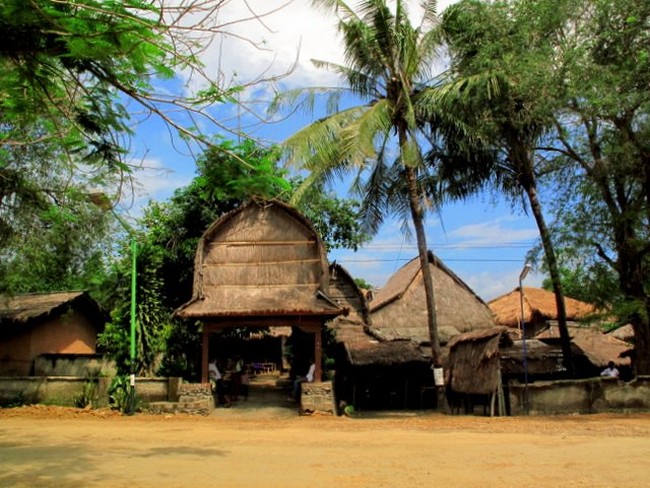 Desa Adat Sade : Eksotisme di  Lombok Tengah