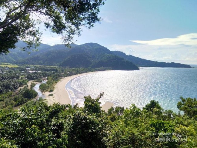 Destinasi Kamu Selanjutnya di Sulawesi Tengah: Pantai Diule