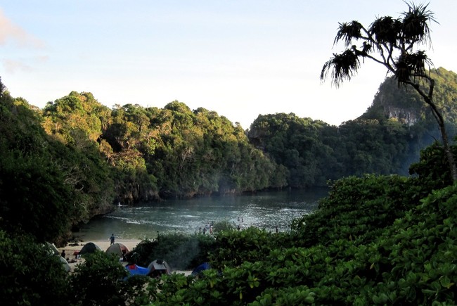 Digoda Si Cantik Sempu di Malang Selatan