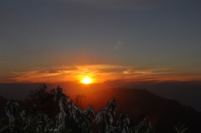Disinari Cahaya Surgawi di Puncak Bromo