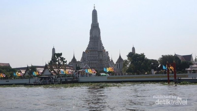 Foto: Belanja Oleh-oleh Murah di Wat Arun