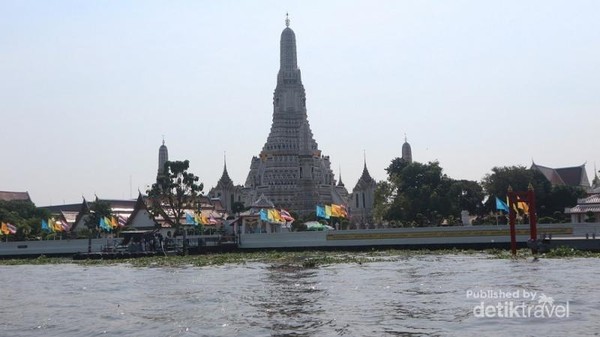 Foto: Belanja Oleh-oleh Murah di Wat Arun