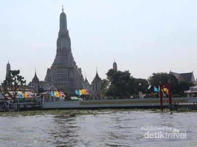 Foto: Belanja Oleh-oleh Murah di Wat Arun