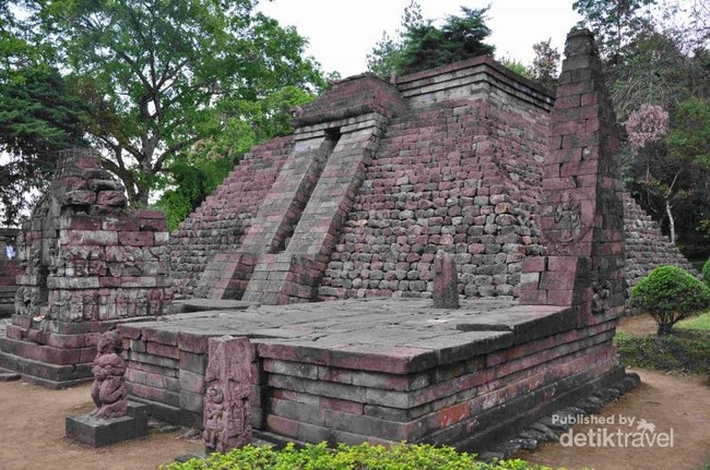 Foto: Candi Sukuh, Mahakarya di Lereng Gunung Lawu