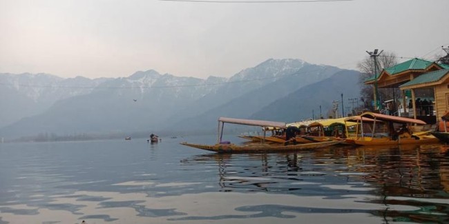 Foto: Danau Indah di Kaki Himalaya
