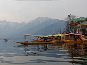 Foto: Danau Indah di Kaki Himalaya