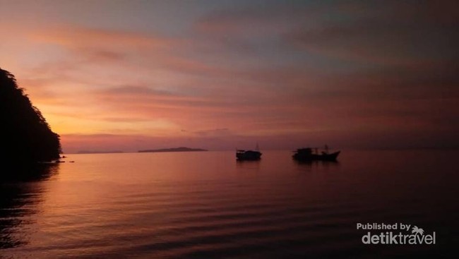 Foto: Eksotisnya Sunset Pulau Banda