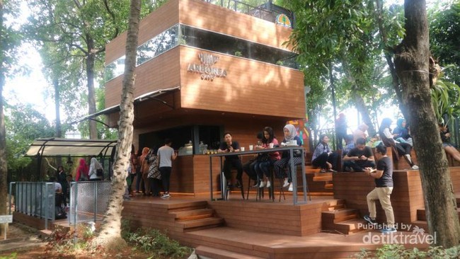Foto: Kafe yang Asyik di Tengah Hutan Jakarta