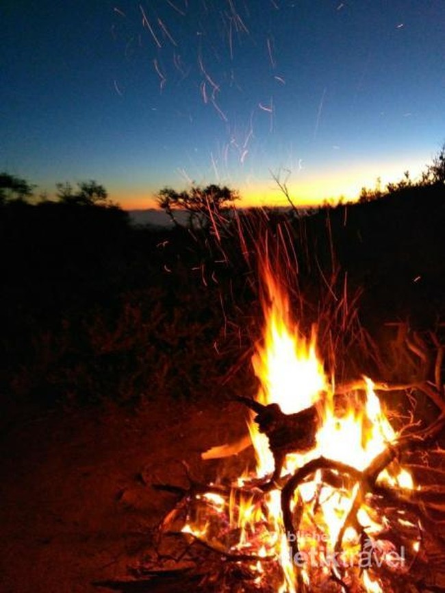 Foto Kawah Ijen yang Cantiknya Nggak Bohong