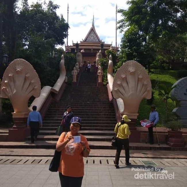 Foto: Kuil Phnom dan Kisah Lahirnya Kota Phnom Penh