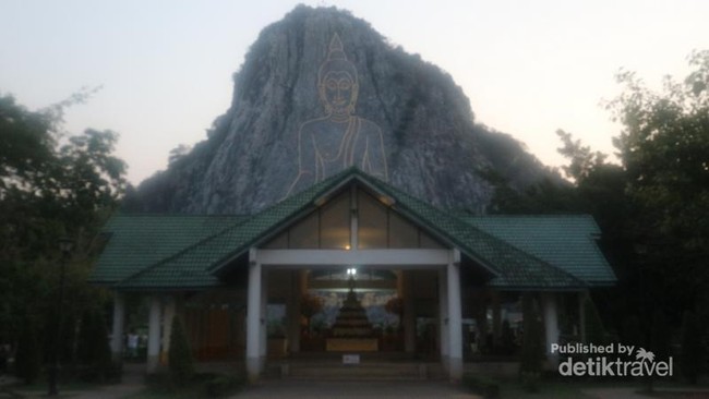 Foto: Laser Buddha yang Mempesona