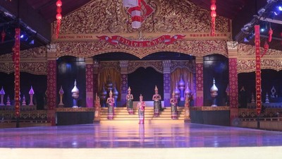 Foto: Lenggak-lenggok Penari Thailand Bikin Terpukau