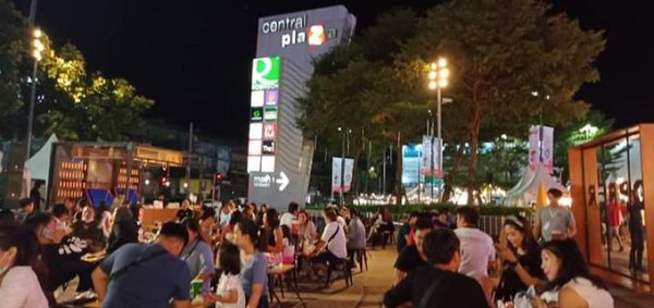 Open air foodcourt di Central Plaza Undon Thani