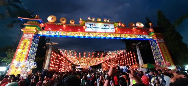 Foto: Melihat Lagi Meriahnya Tahun Baru China di Solo