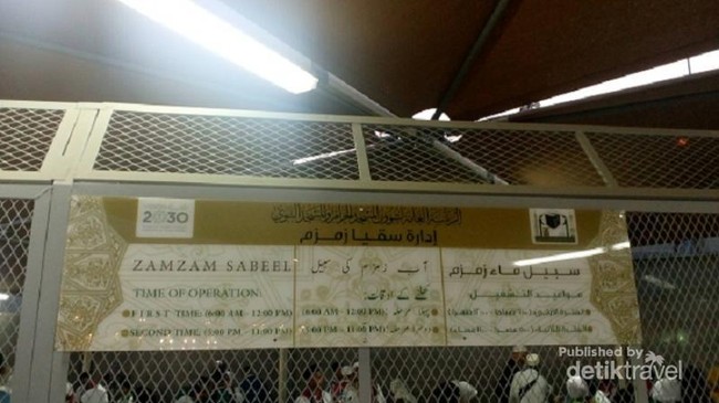 Foto: Minum Air Zamzam Sepuasnya, Cuci Ihram Juga Boleh