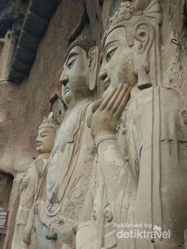 Foto: Pahatan Patung Buddha Raksasa Sembunyi di Gua & Tebing