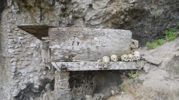Foto: Pemakaman Gantung Tana Toraja
