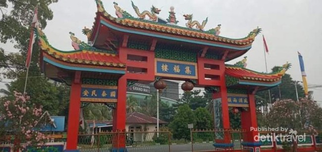 Foto: Penampakan Vihara Cantik dan Megah di Singkawang