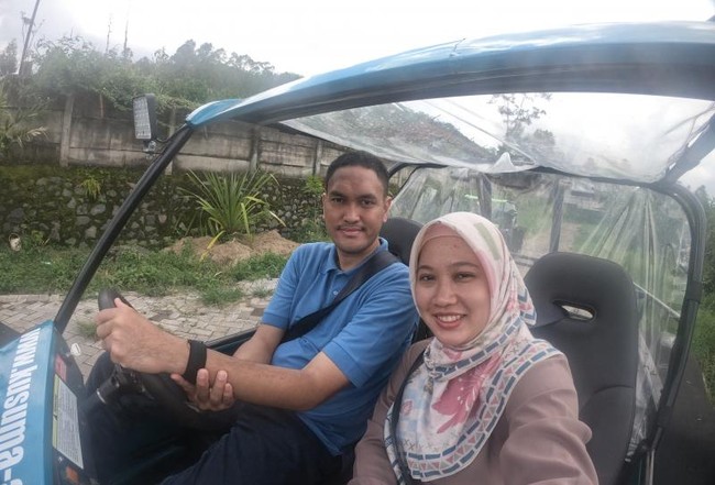 Foto: Seru Abis, Naik Mobil Buggy Keliling Kebun Apel Malang