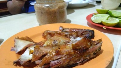 Foto: Siang-siang Wisata Kuliner Soto Ambengan di Surabaya