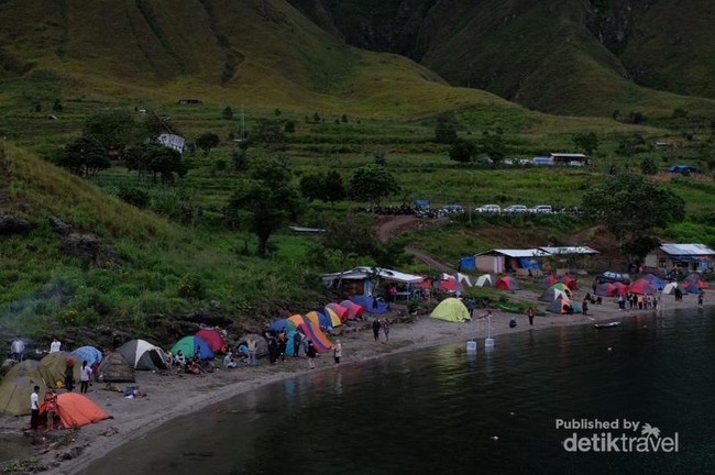 Foto: Tempat Kemping Asyik di Danau Toba