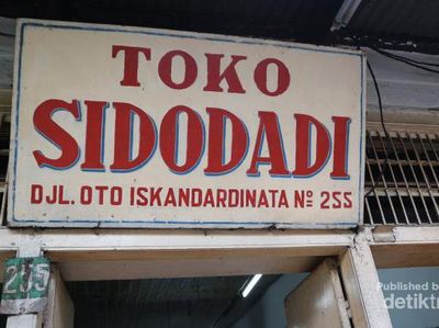 Foto: Toko Roti Paling Legendaris di Bandung
