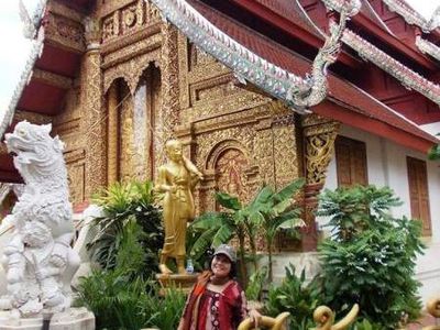 Foto: Wat Dokkam, Kuil Mungil Nan Cantik dari Chiang Mai