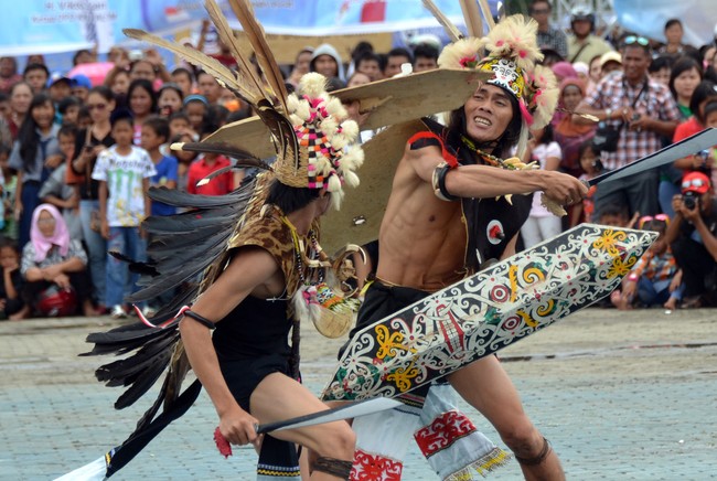 Gadis Cantik dan Pekan Budaya Birau Nan Meriah