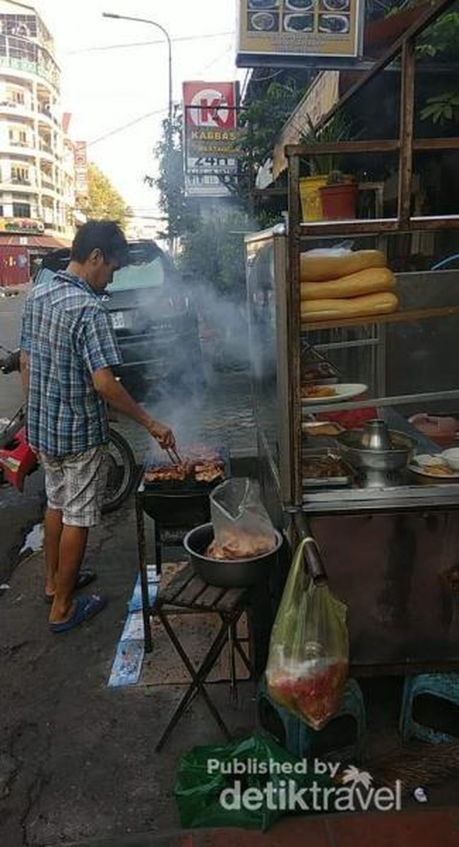 Geliat Pagi di Phnom Penh